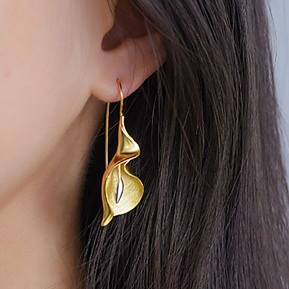 Calla Lily Flower Dangle Earrings Silver Tone Jewelry - Picture 11 of 13